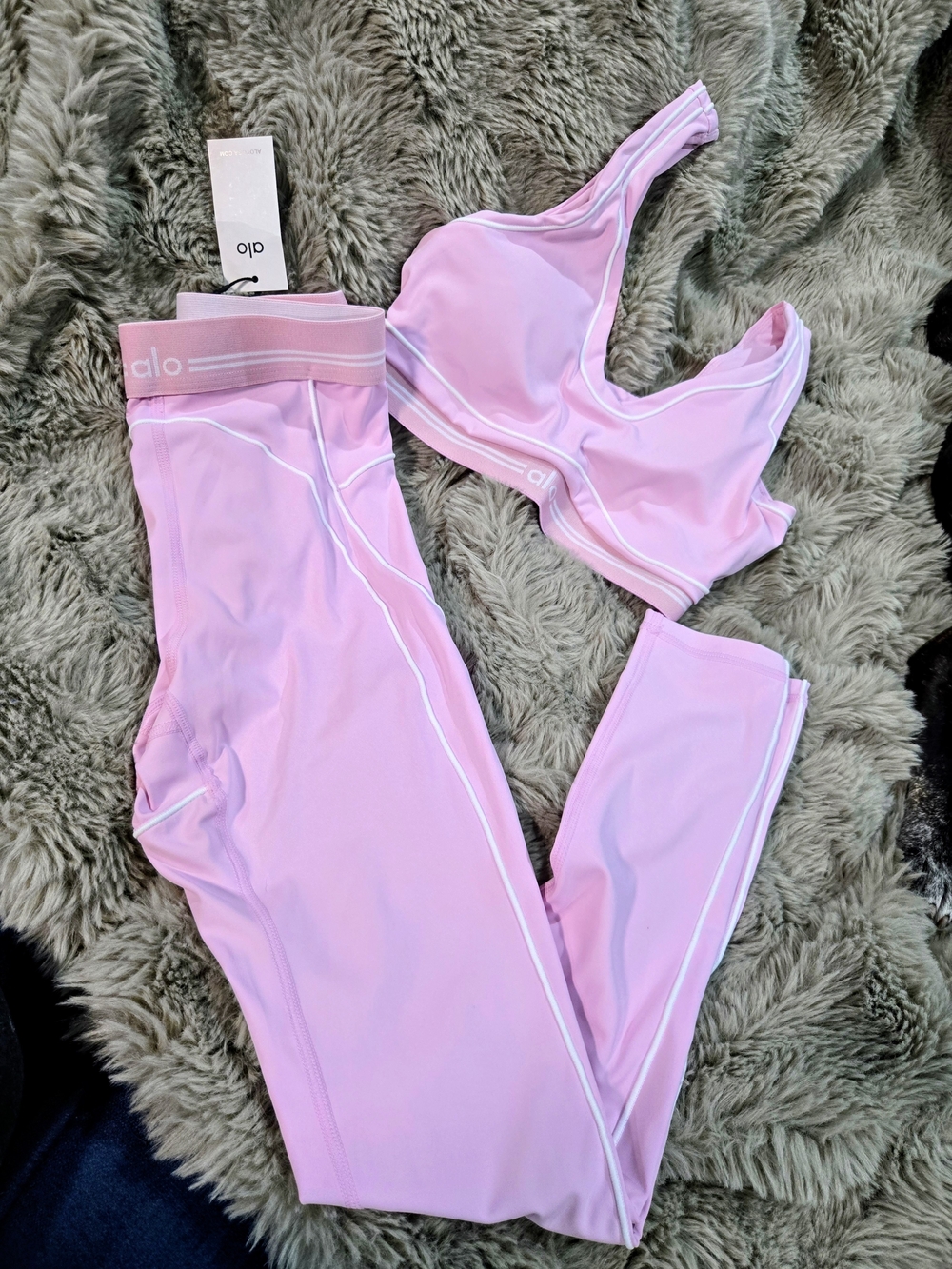 Alo Women’s Pink Seamless Sports Bra & Legging Set